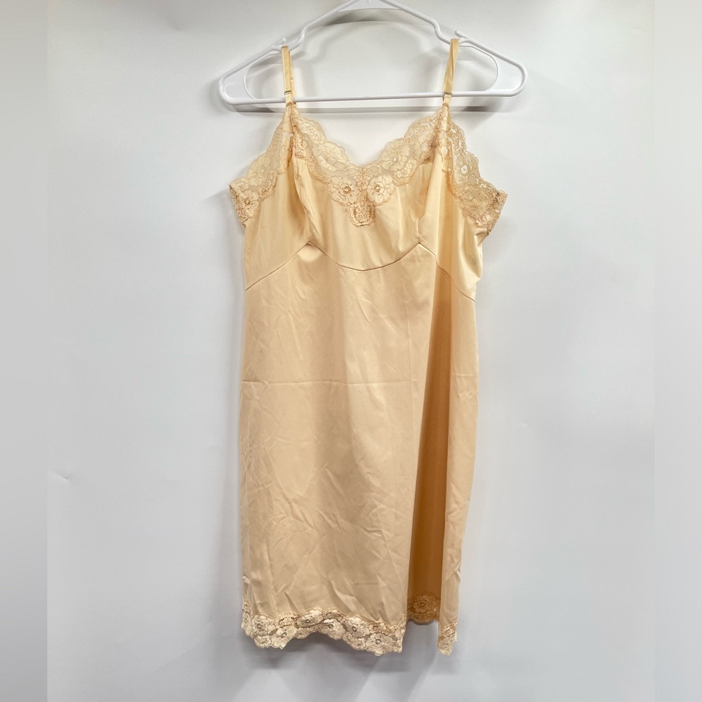 Vintage Vanity Fair Cream Lace Trim Slip Dress Lingerie Size 36 S